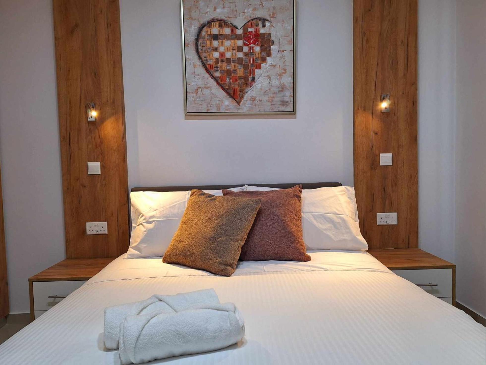 Stylish Apt Kato Paphos Close To Beach & Vibrant Harbor Life Zewnętrze zdjęcie
